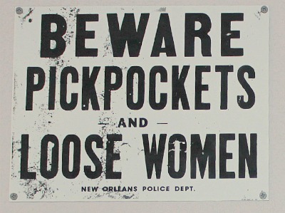 Beware of pickpockets sign 2012-12-18 16.02.36